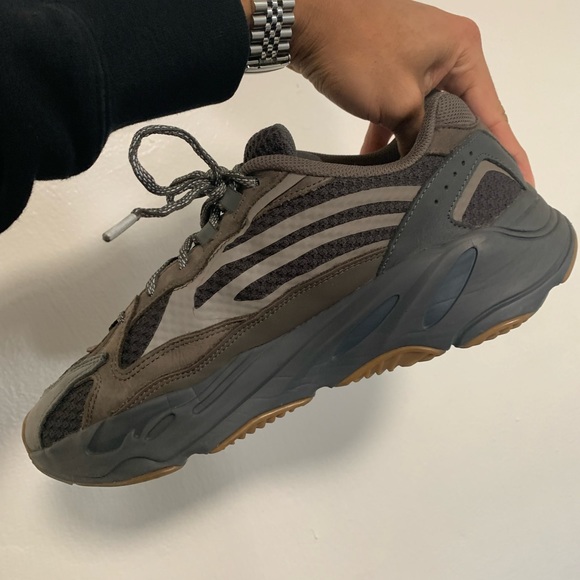 Yeezy Boost 700 V2 Geode - Picture 9 of 12